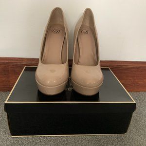 Delicious Shoes brand Natural Pump Heel Size 8